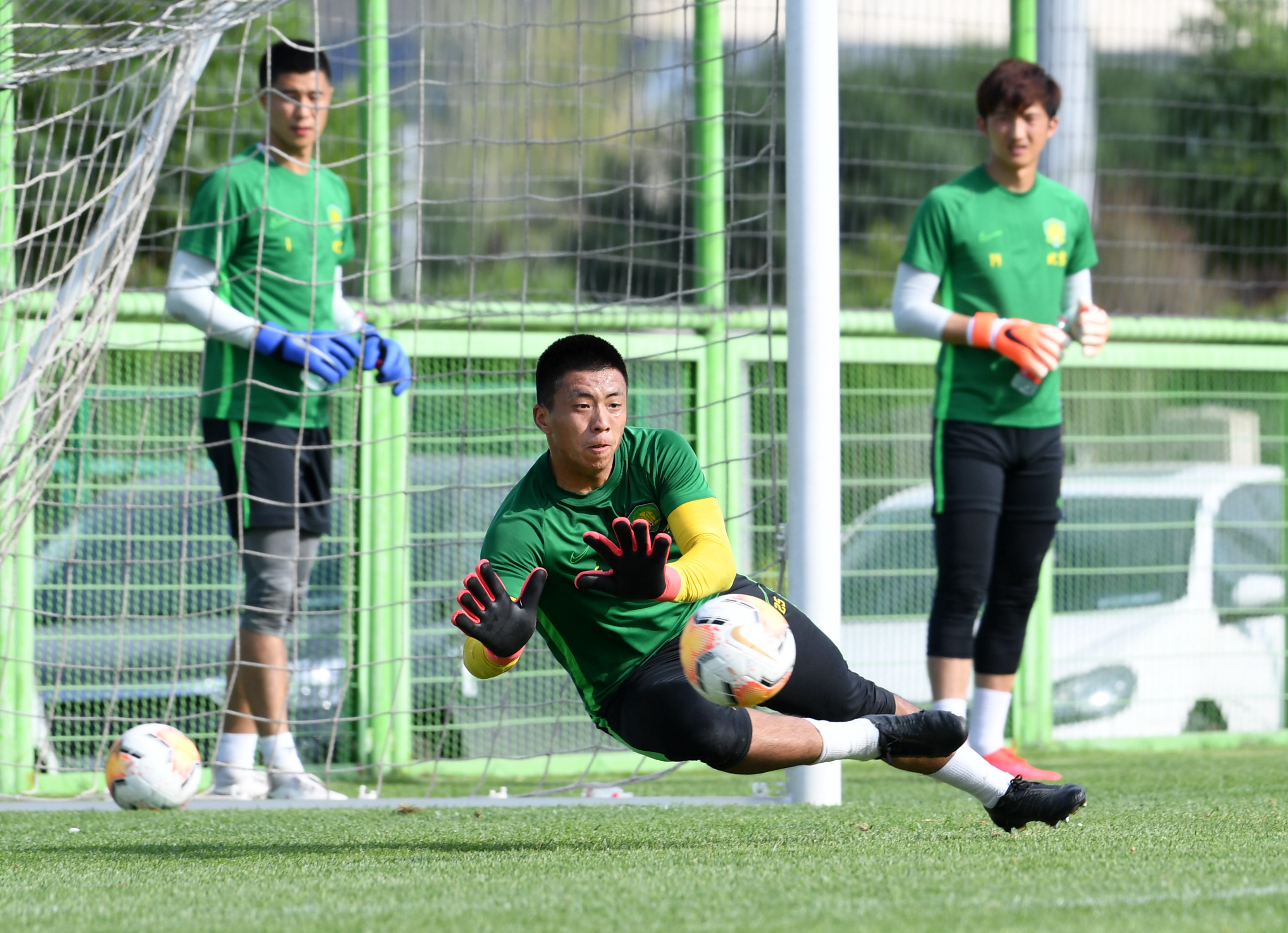 北京国安训练开放日，今夜更衣室发声引欢呼，亚冠在即，赛程密集仍需轮换的简单介绍-尊龙电竞