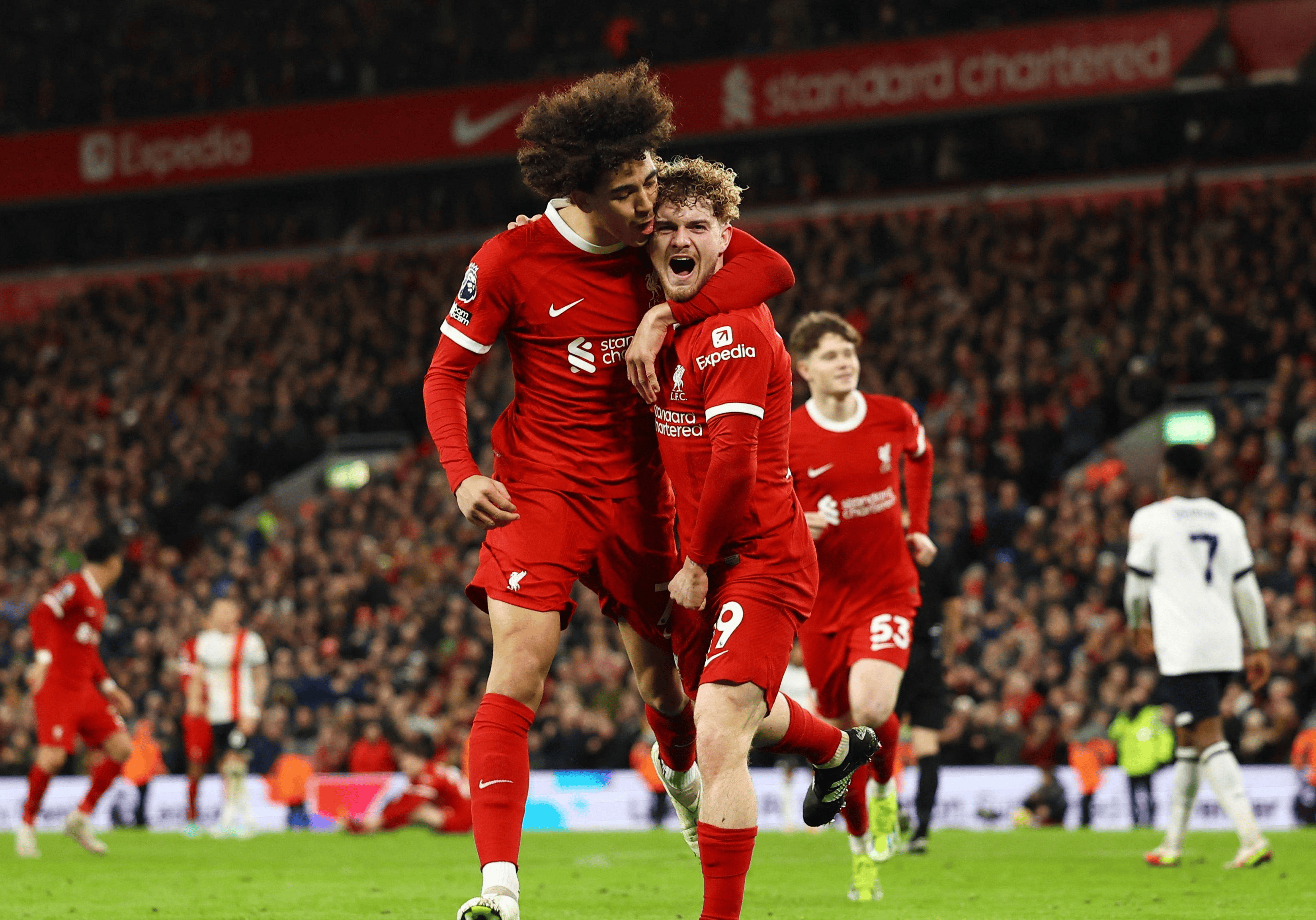 转折点法兰克福回应争议，英超赛前攻防权衡，信心回归，资深球员宣示担当(法兰克福是德国哪个州)-尊龙官网