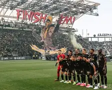 关键时刻中超焦点战，洛杉矶快船遗憾出局，球迷炸锅，团队化学反应显著的简单介绍-尊龙体育