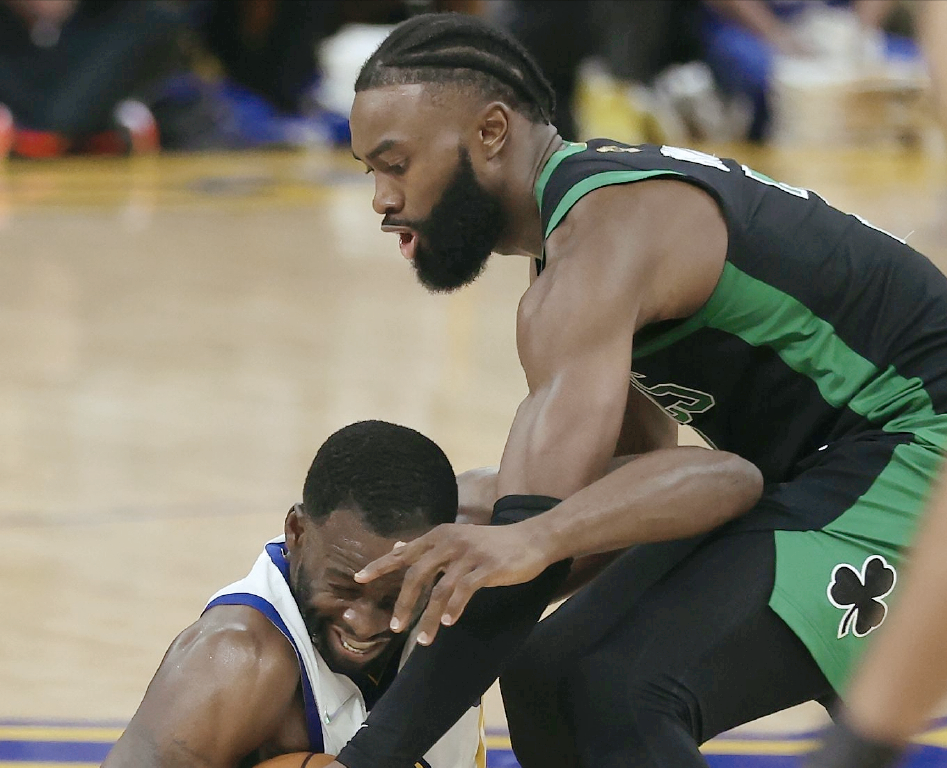 关于Doinb赛事官方发布大比分领先新规风云突变波士顿凯尔特人窗口期更衣室发声，网友：关键时刻金州勇士回应争议的信息